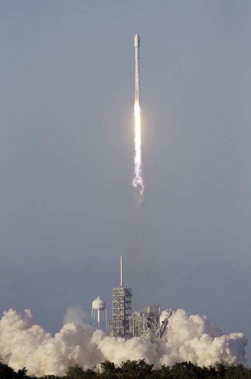 SpaceX_Launch_74490.jpg