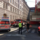 Arbeitsunfall auf Baustelle in Wien-Alsergrund: Einsatz zur Rettung eines Schwerverletzen