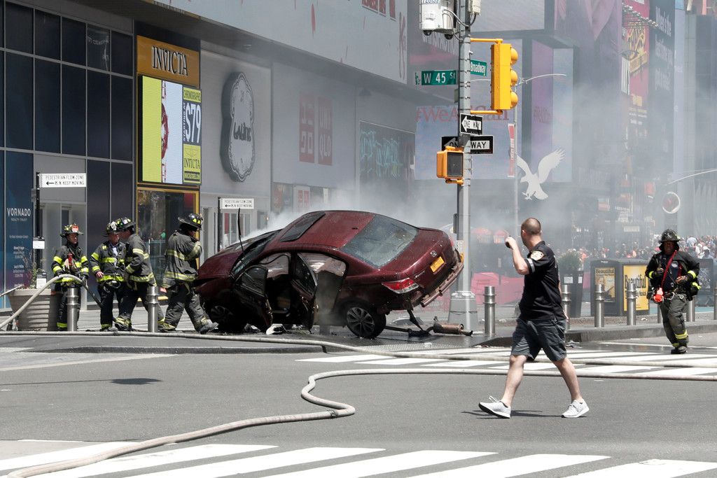 2017-05-18T164833Z_2030451029_RC1445177520_RTRMADP_3_NEW-YORK-CRASH.JPG
