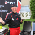 Doppel-Grillweltmeister Adi Matzek mit der dopgas Leichtgasflasche.jpg