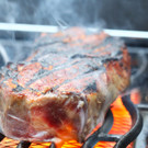 Steak auf der Infrarot-Sizzle Zone von Napoleon Grills.jpg