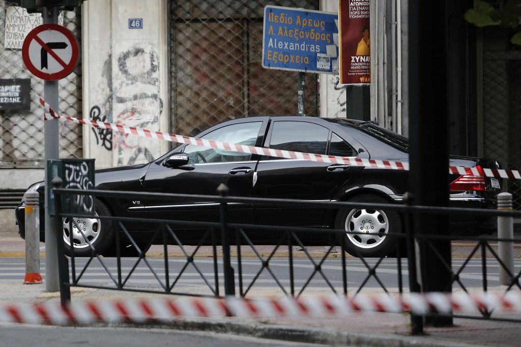 2017-05-25T162822Z_1512303784_UP1ED5P19R9IY_RTRMADP_3_GREECE-BOMB-PAPADEMOS.JPG