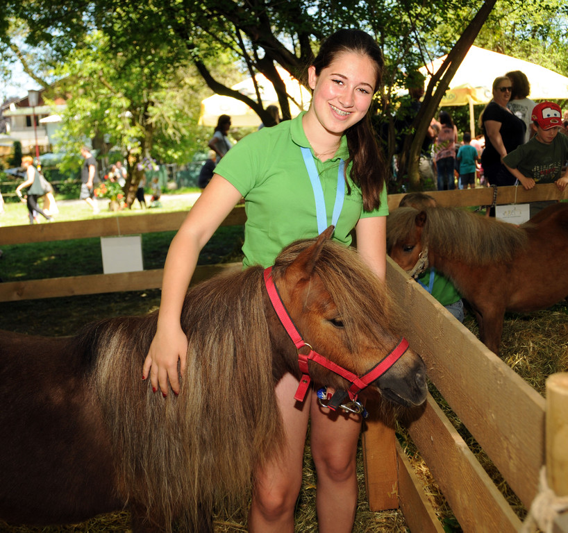Xenia mit Pony Al-Cora.jpg