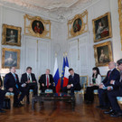 Putin trifft sich mit Macron