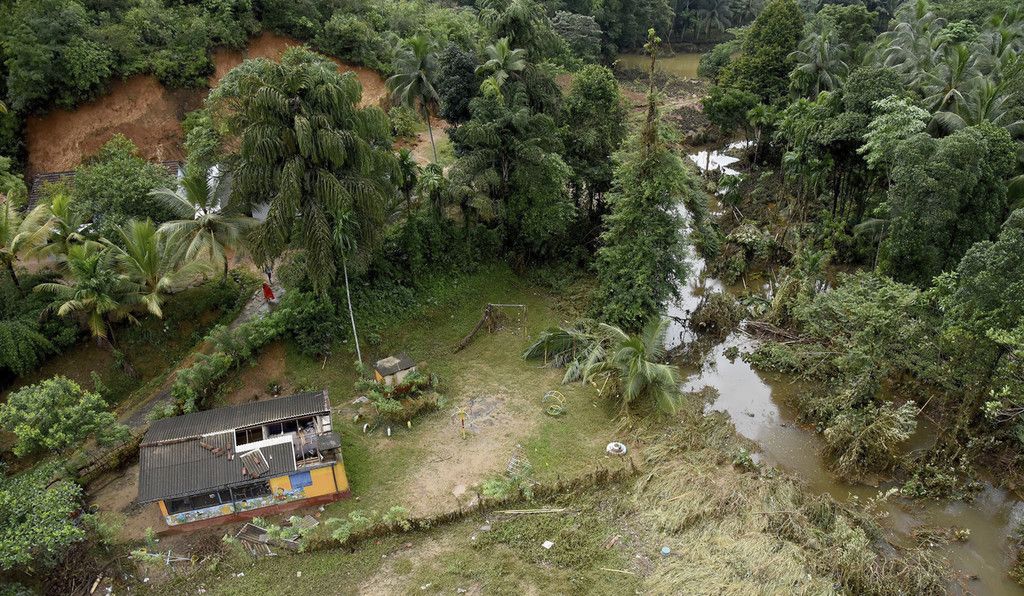 Sri_Lanka_Mudslides_71906.jpg