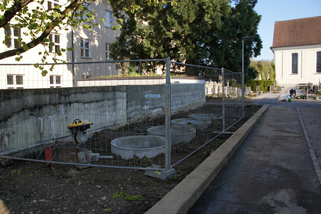 Friedhof_Gemeinschaftsurnengrab_Behindertengerechter-Zugang_2017-04-20_DSC04079.JPG