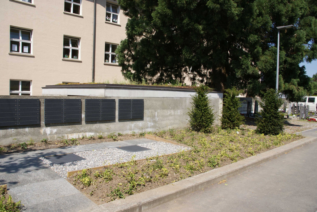 Friedhof_Gemeinschaftsurnengrab_Behindertengerechter-Zugang_2017-05-30_DSC04332.JPG