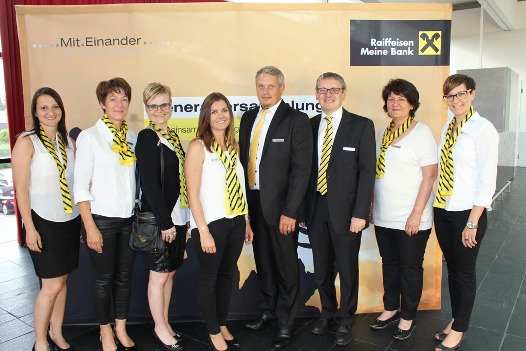 Raiffeisen GV C Mitarbeiter Jubil__um 01-06-2016 .JPG