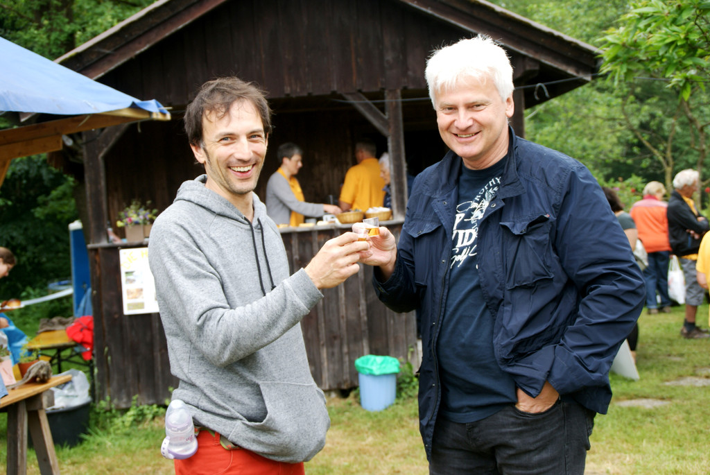 Ein Schl__ckchen Bienenschnaps.JPG