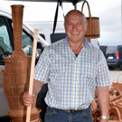 3_Wilfried Wohlgenannt mit besonderem Besen.JPG