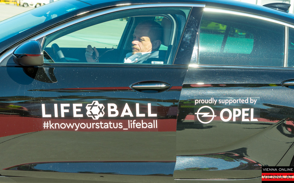 Ankunft Gaeste NY - VIE - VIP Terminal - 09_06_2017-4.jpg