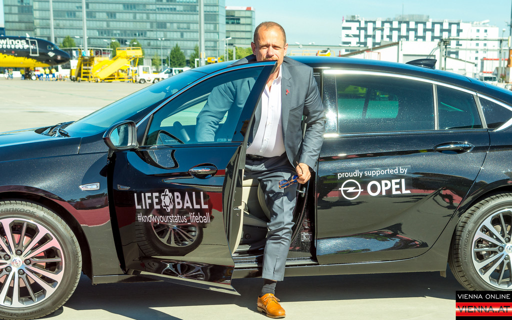 Ankunft Gaeste NY - VIE - VIP Terminal - 09_06_2017-5.jpg