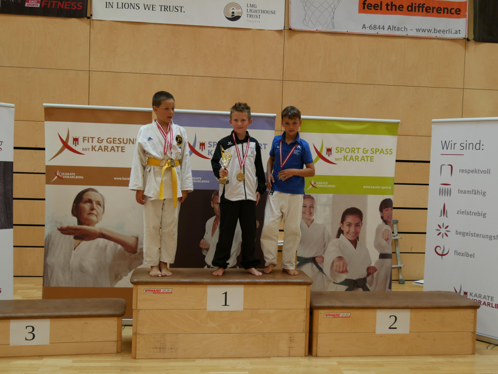 Siegerehrung David Nigsch Kumite.JPG
