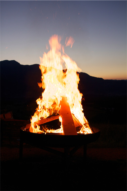 BK_Sonnwendfeuer auf der Egg Nofels 23.jpg