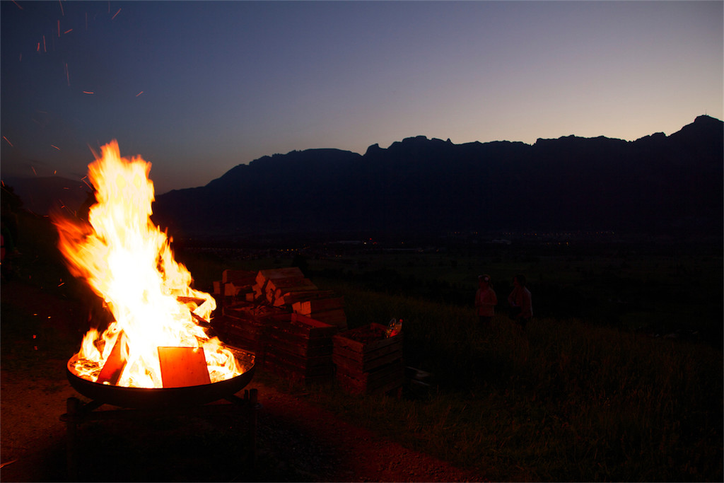 BK_Sonnwendfeuer auf der Egg Nofels 27.jpg
