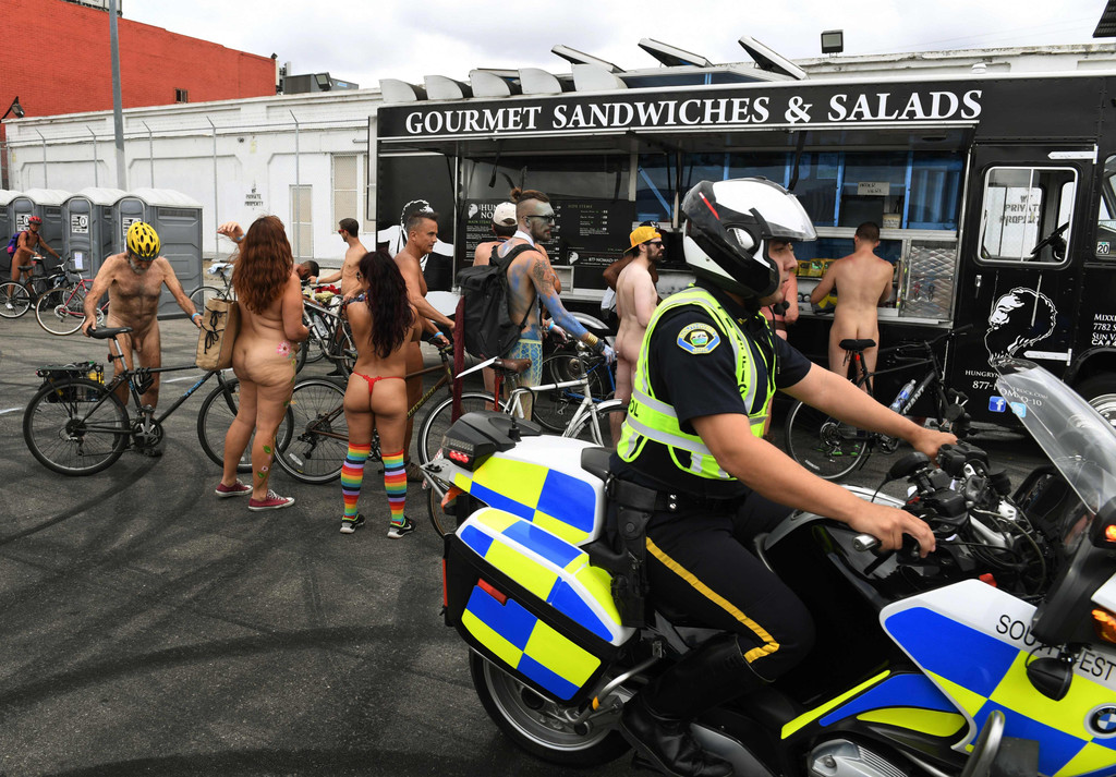 Naked Bike Ride _25_.jpg