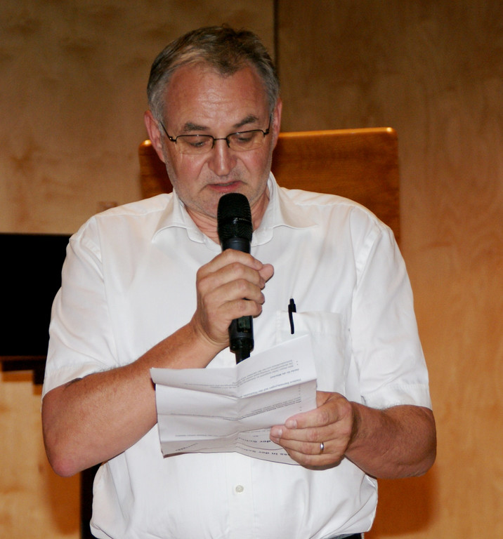 Rainer G__gele begr____te die G__ste.JPG