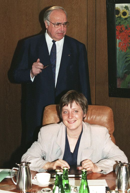 Germany_Obit_Kohl_37560.jpg