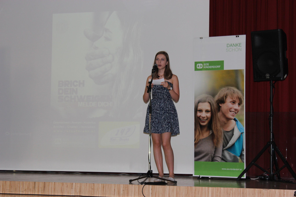 02 Sch__lerin Hannah spricht __ber Mobbing an Schulen und __ber Social Media.jpg
