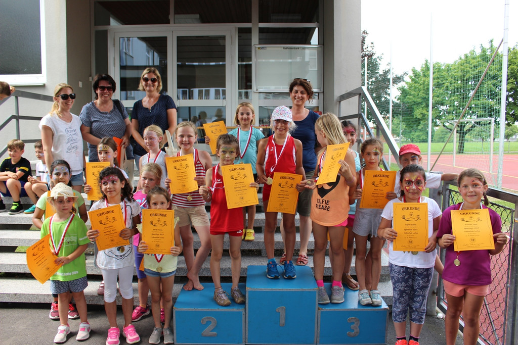 Volksschule Sportfest B Siegerehrung KLASSEN 23-06-2017 _2_.JPG
