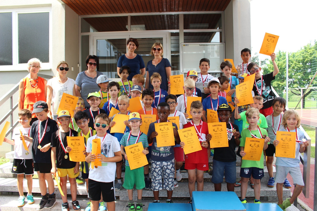 Volksschule Sportfest B Siegerehrung KLASSEN 23-06-2017 _4_.JPG