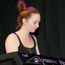 Julia Zischg am Keyboard.JPG
