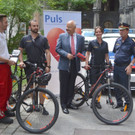 Wiener Fahrradpolizei mit Defis ausgestattet