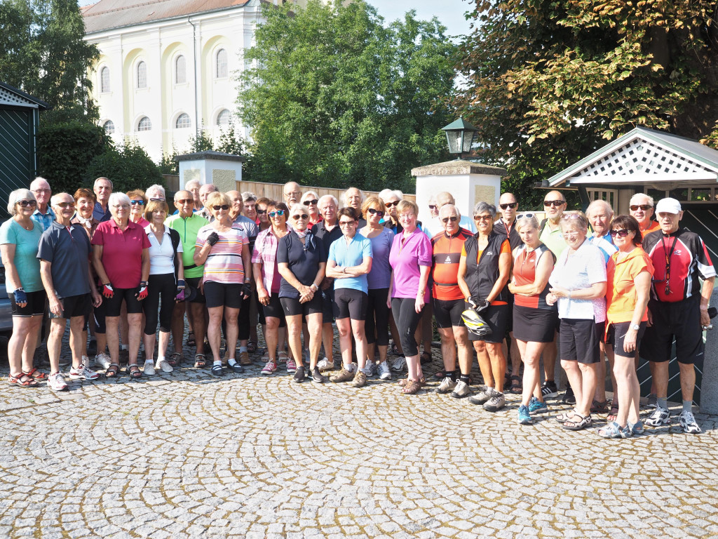 GRUPPENBILD-GESAMT_P6220205.JPG