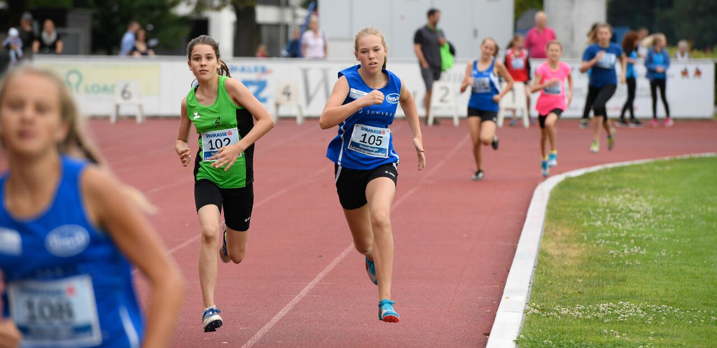 _0D50823 Hannah 800m 4 Ziel.jpg