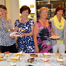Kuchenspeziali__ten vom Missionskreis am Pfarrfewt.jpg