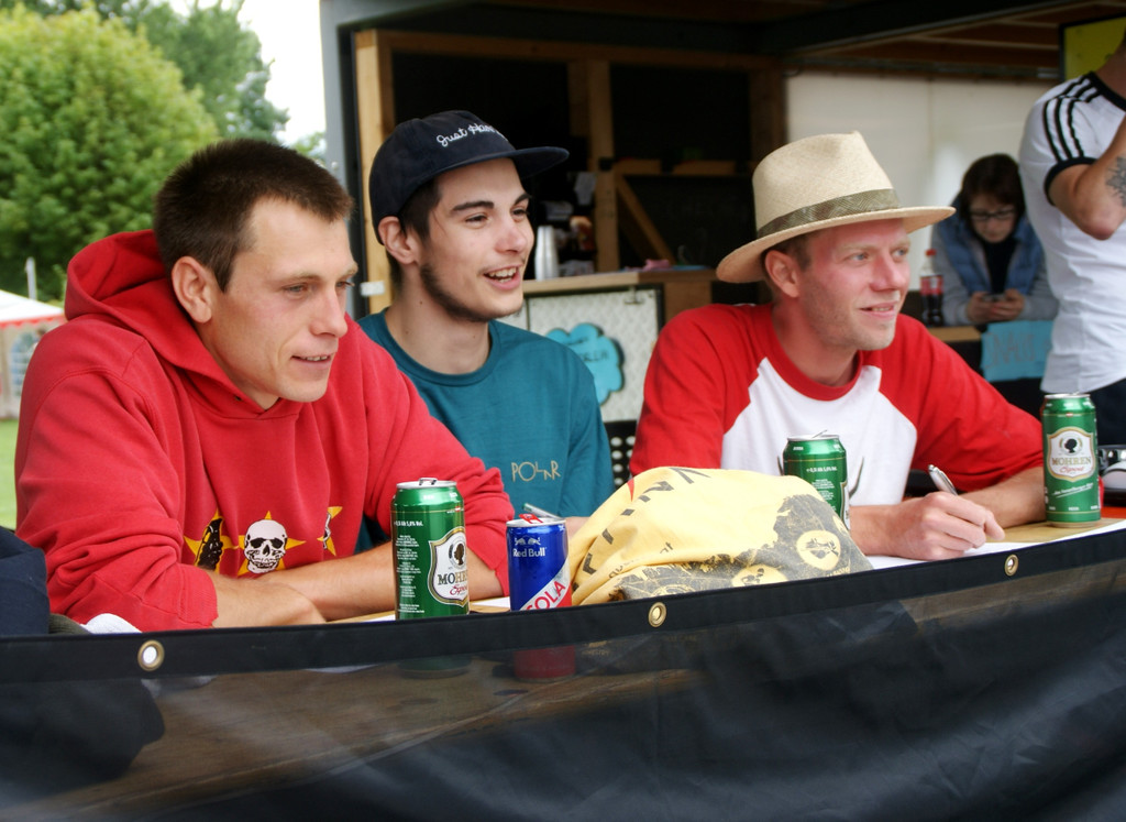 Spannung am Schiedsrichter-Tisch.JPG