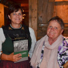 Alpe Spullers Ausstellungser__ffnung 2017 _31_ Evi Nessler und Ida Strolz.jpg