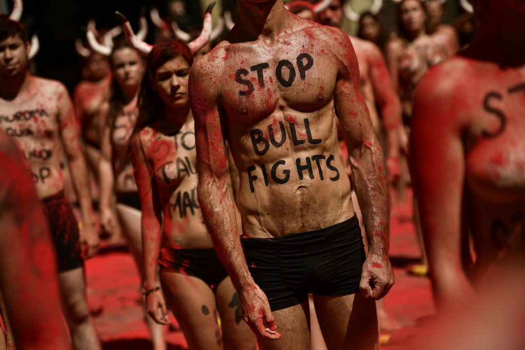 stop-bull-pamplona-protest-spanien  _7_.jpg
