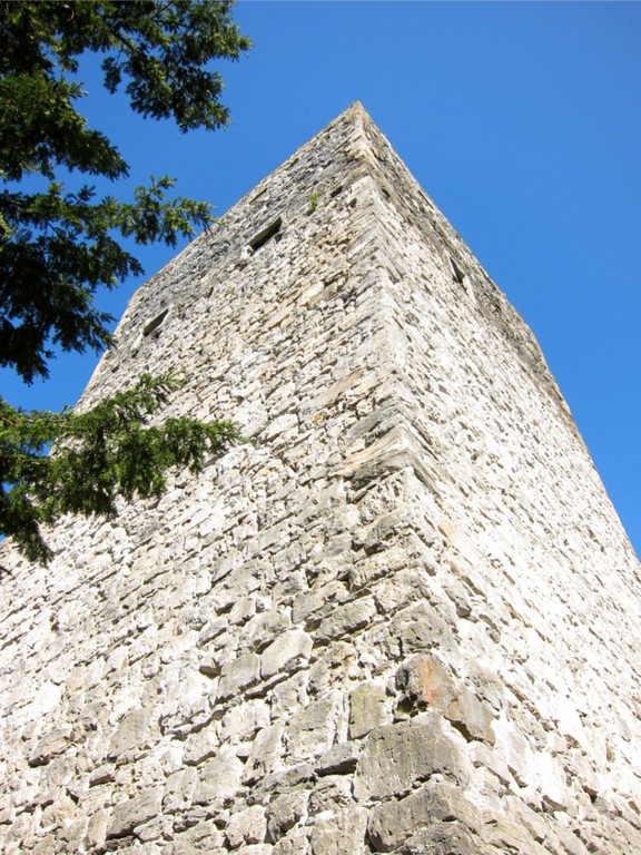 KOE_Tostner Burg Vandalismus 13.jpg