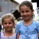 BK_Anna und Pia auf dem Gutshof Maldina.jpg