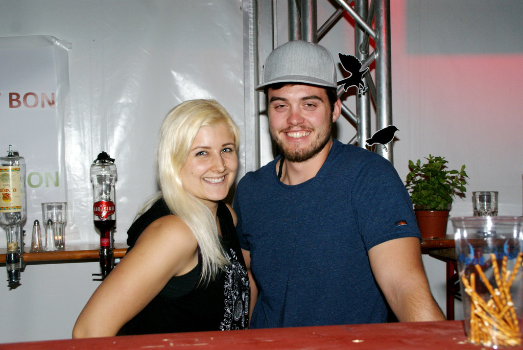 Die Bar-Crew steht bereit.JPG