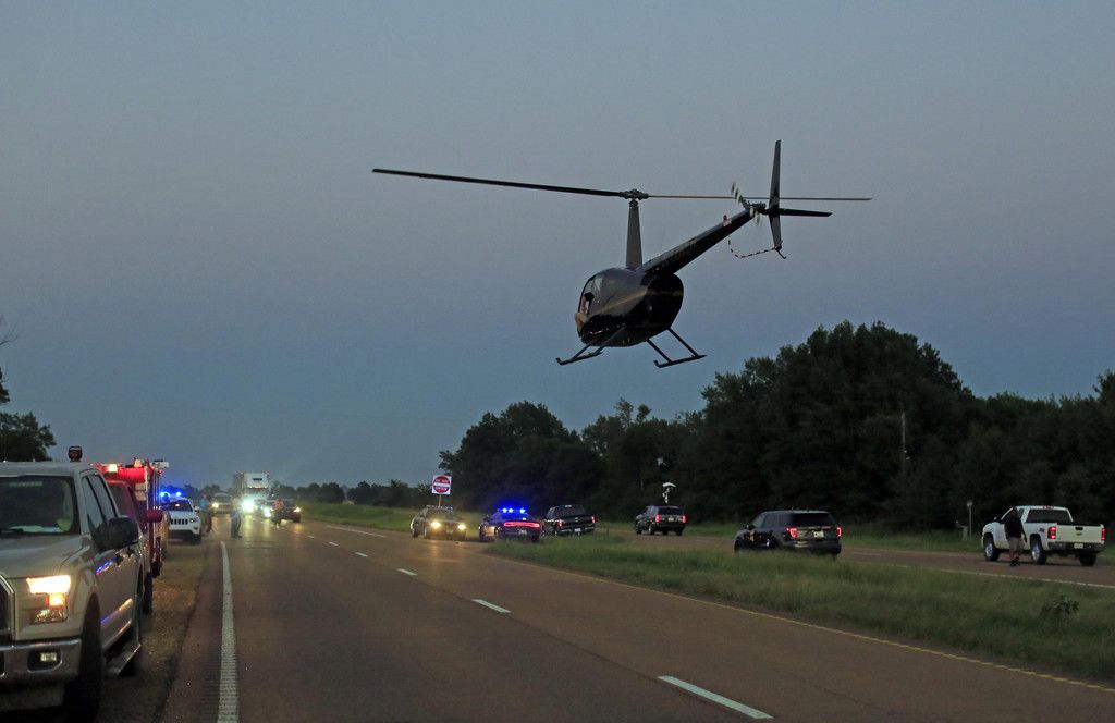 APTOPIX_Military_Plane_Crash_41306.jpg
