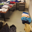 Professionelle Kleiderdiebe auf der Flucht nach Bosnien in Wien-Floridsdorf gefasst: Die sichergestellten Kleider