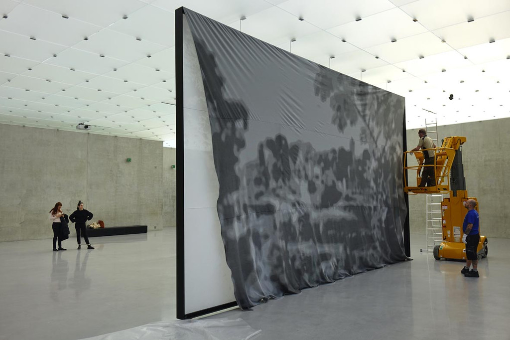 Rachel Rose screen installation Kunsthaus Bregenz Foto Rudolf SagmeisterDSC09597.jpg