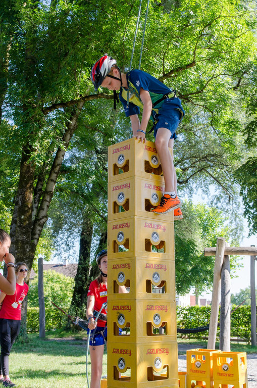 Abenteuer Sportcamp 2017_Auf Bierkiste.JPG