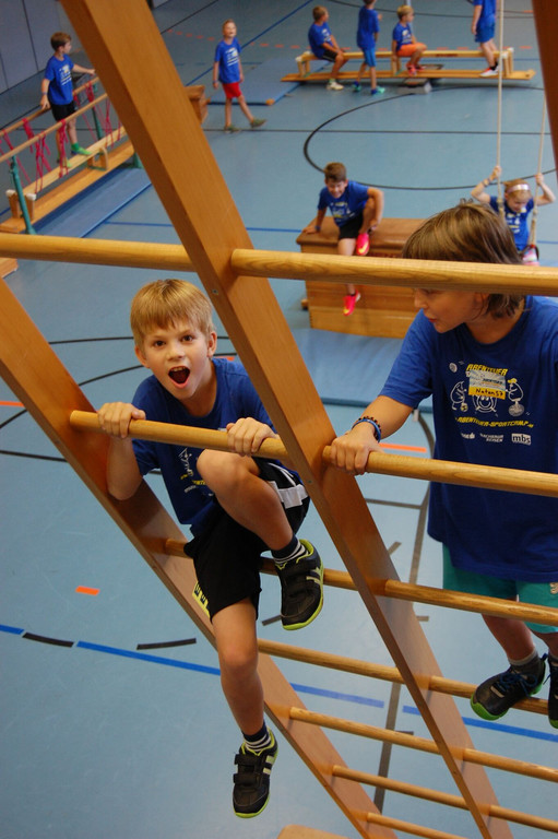 Abenteuer Sportcamp 2017_Hindernisbahn.JPG