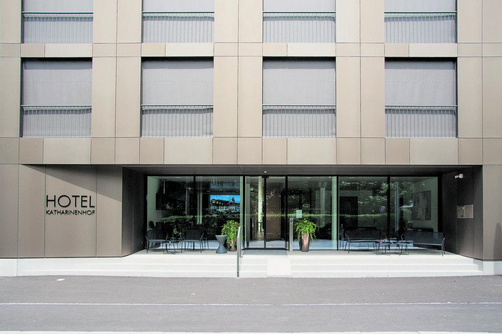 1_1aHotelAussenSonne-13.jpg