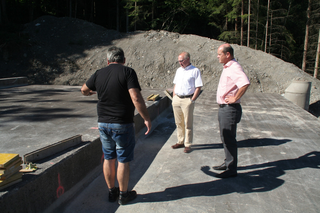 1_Klaus Gau_Rainer Keckeis_Manfred Trefalt_Baustellenbesichtigung Projekt Samina.JPG
