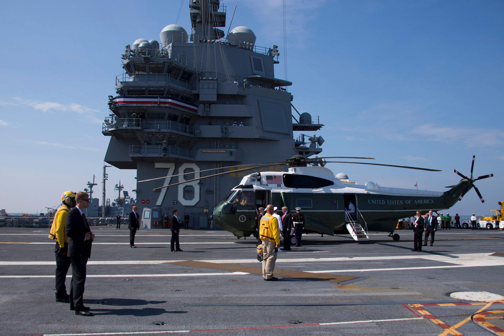 Trump_USS_Ford_AFP _4_.jpg