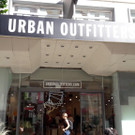 Zu Besuch beim ersten Urban Outfitters in Wien: Das bunte Sortiment in Bildern