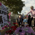 Elvis_Presley_Vigil_73005.jpg