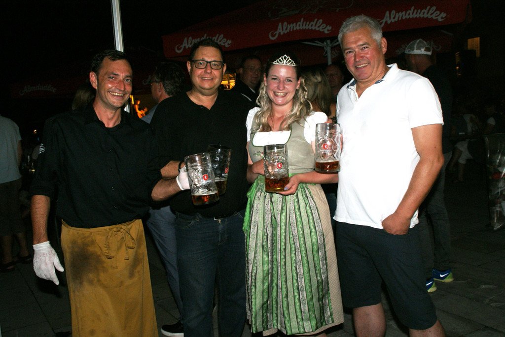 v_li_ Roland meyer _Schl__ssle Die Bar__ Markus Walch _Verkaufsleiter Fohrenburg__ Andreas Rosa _Braumeister__ Kathi Pfitsch.JPG