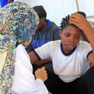 Libysche Küstenwache greift Bootsflüchtline auf