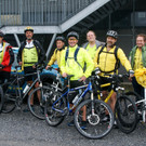 Die Heimkehrer vor der Eishalle.JPG