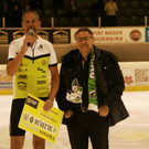 Scheck__bergabe in der ersten Pause auf dem Eis.JPG